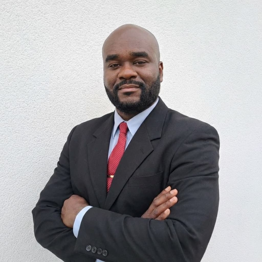 team-member-single img